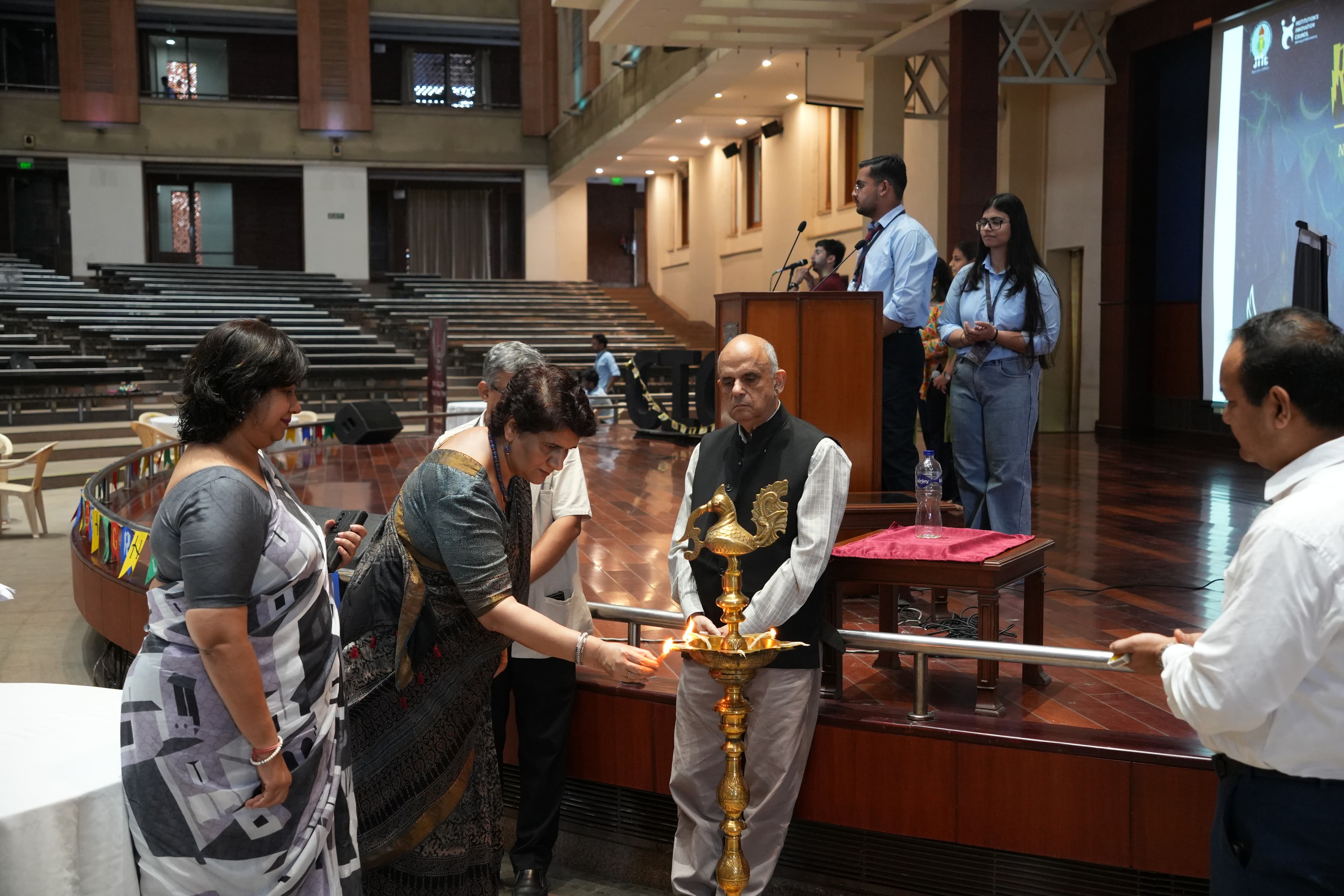 Photo by Martin Sanchez